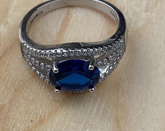 Sam&Co Sterling Silver Ring – Oval Blue Stone, Red Fluorescence, Split Shank, Art Deco