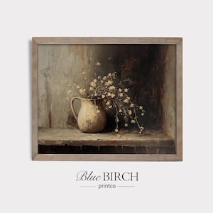 Peut inclure: Peinture encadrée de nature morte vintage avec un pichet beige rempli de fleurs jaunes séchées. L'œuvre d'art a une esthétique rustique et vieillie, avec une palette de couleurs sourdes et un cadre en bois vieilli. Le texte "Blue Birch printco" est en bas.