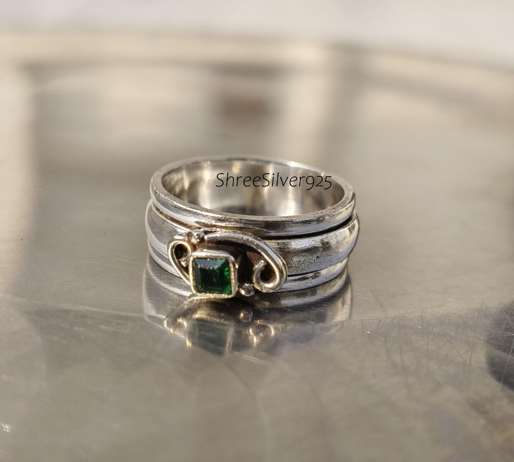 スターリングシルバーのエメラルドグリーンストーンリング