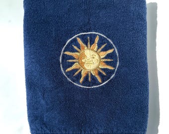 Toalla de baño bordada celestial Y2K, azul marino, decoración para el hogar Whimsigoth Sun