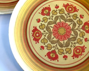 Vintage Floral Dinner Plates: Mod Style, Set of 4