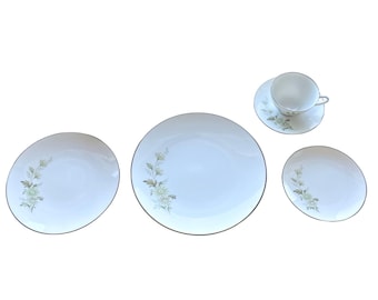 Noritake Soroya - Juego de 5 cubiertos y vajilla - Porcelana con borde platino - 7 cubiertos disponibles