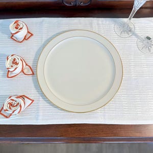 Assiette à découper Lenox Eternal | Plat de service rond de 12,5 po. | Bordure dorée en porcelaine ivoire | États-Unis vers les années 50 et 70