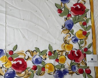 Pañuelo Givenchy con borde floral, algodón, blanco, rojo y azul, clásico y lujoso.