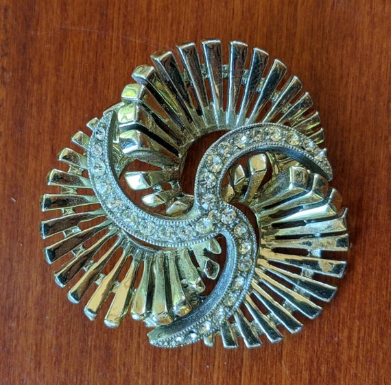 Vintage Har Brooch Pin Swirl Gold Tone Rhinestones - image 1