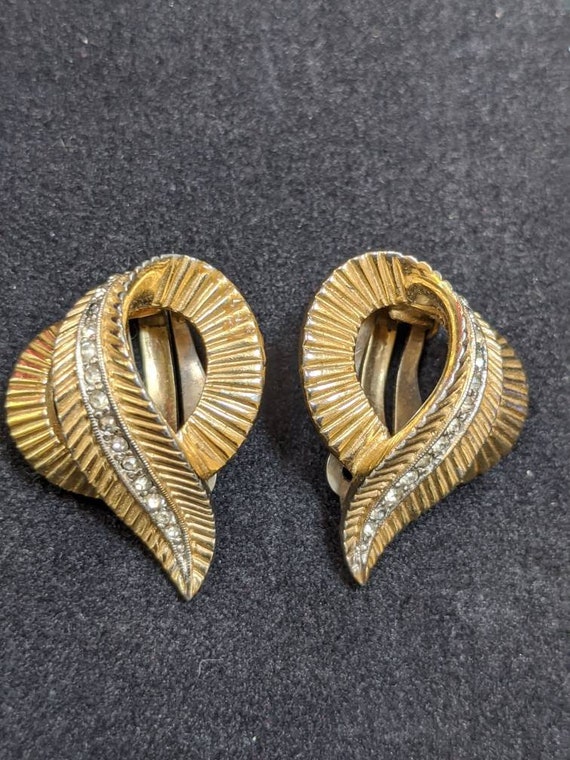 Vintage Jomaz Earrings Gold Tone Ribbed Rhinestone
