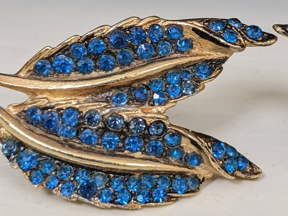 Vintage Coro Leaf Blue Stones Earrings Gold Tone - image 6