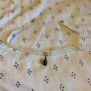Birdhouse lace choker