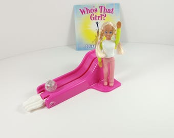 Fiesta de bolos de la muñeca Stacie, 1999, juguete de Mattel McDonald's '¿Quién es esa chica?' Libro de pistas