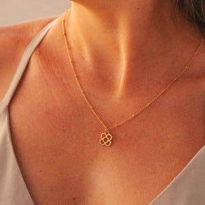 Barcelona Blomhalsbandssmycken · Liten Flor de Barcelona · Souvenir med spanskt kakel · Mors dag · Present till henne