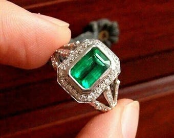 Pierścionek zaręczynowy w stylu art déco z 2,30-karatowym zielonym szmaragdem i diamentami w stylu vintage, ze srebra próby 935 Argentum – pierścionek z połowy XX wieku – Art Deco Fine Rings