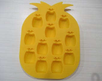 ICE CUBE TRAY.  Pineapples