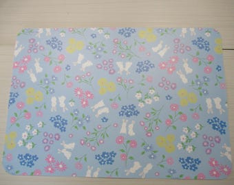 Place Mats Set  of 4.    16" x 11.   Hand Wipeable.   Blue. Reversible
