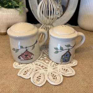 Vintage Thomson Pottery Birdhouse Salt & Pepper Shakers Set Stoneware Hand Paint