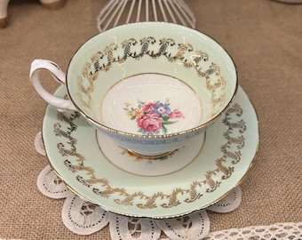 Taza y platillo de porcelana fina Grosvenor England, estilo vintage, color verde menta y dorado.