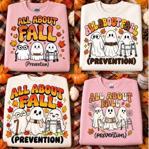Peut inclure: Une collection de quatre sweat-shirts à col rond rose clair et crème, chacun arborant un motif de trois fantômes avec des accessoires comme des lunettes, des ceintures et des déambulateurs, entourés de feuilles d'automne et du texte ALL ABOUT FALL (Prevention).