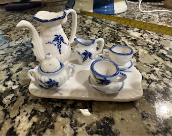 Juego de té de porcelana vintage en miniatura / Servicio de té para casa de muñecas con flores azules