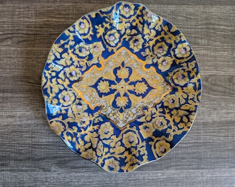 Plato decorativo de estilo islámico pintado a mano en cobalto y oro