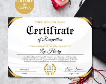 Może przedstawiać: Certyfikat uznania ze złotymi i czarnymi akcentami. Certyfikat zawiera tekst "Certificate of Recognition" i "This Certificate is Proudly presented to Leo Harry". Róża i czapka absolwenta są w tle.