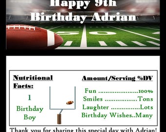 Könnte beinhalten: Ein grünes und weißes Fußballfeld mit einem braunen Fußball im Vordergrund. Der Text "Happy 9th Birthday Adrian" befindet sich oben im Bild. Der Text "Nutritional Facts: 1 Birthday Boy" befindet sich links im Bild. Der Text "Amount/Serving %DV Fun 100% Smiles Tons Laughter Lots Birthday Wishes.. Many" befindet sich rechts im Bild. Der Text "Thank you for sharing this special day with Adrian!" befindet sich unten im Bild.