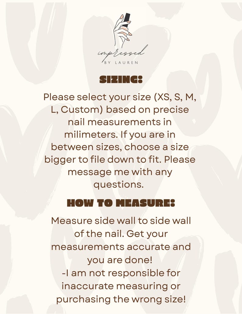 Pu&ograve; includere: Grafica color crema con testo sulle taglie delle unghie e istruzioni di misurazione. Il testo include "SIZING:" e "HOW TO MEASURE:" con dettagli sulla selezione delle taglie (XS, S, M, L, Custom) in base alle misure delle unghie in millimetri.