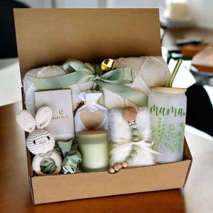 What Gors on a Mom Survival Kit: Essential Must-Have Items
