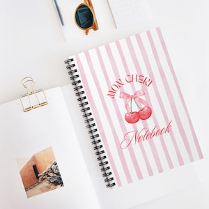 Spiralnotizbuch - Süßes Cherry Mon Chéri Tagebuch, Rosa Girly Tagebuch, Liniertes Notizbuch, Bogen Grafik Notizblock, Geschenk für Mädchen