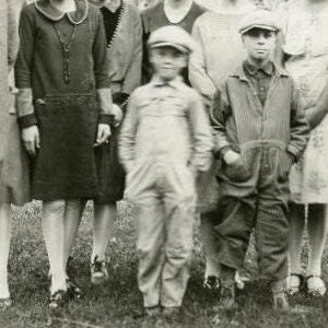 Antike RPPC Foto-Postkarte - "Kind-Seltsames, Seltsames, Mysteriöses Kind, Familienfoto, Gruseliges Kind - "161"