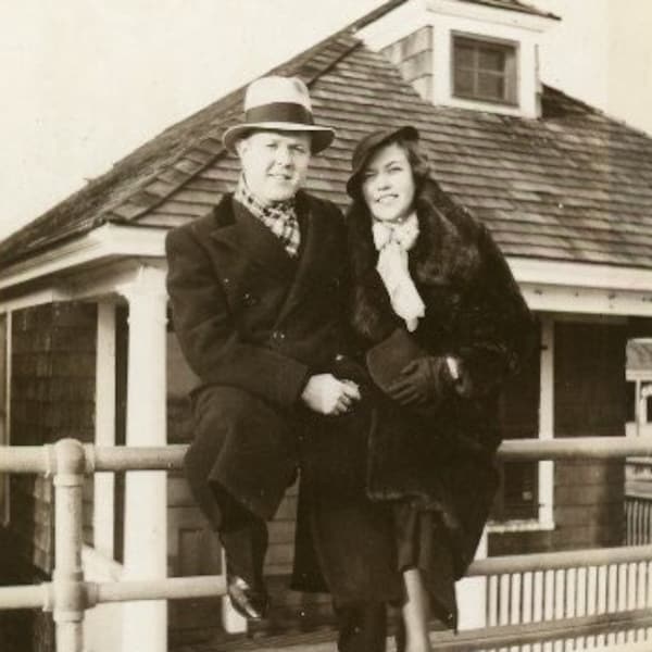 Antique 1935 Photo - "East Coast Love Story" - Man Woman Couple, Romance - 120