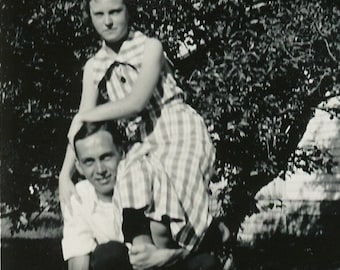 Vintage Photo - "Strong Romance" - Man Woman, Couple Love - 34