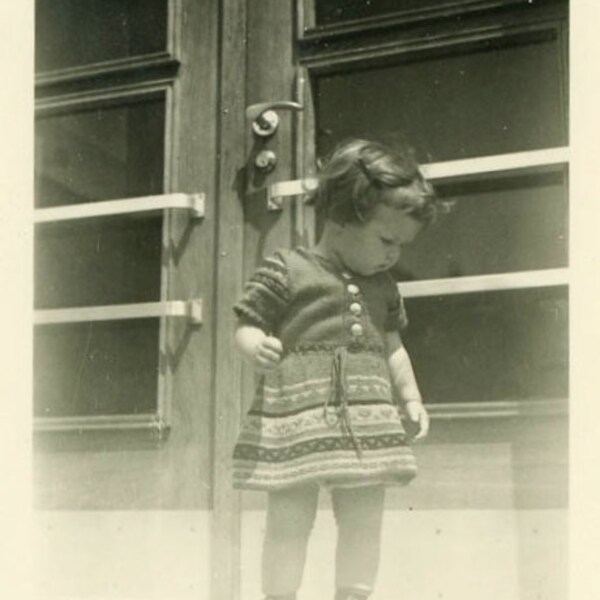 Vintage Photo "Lost Little Girl", Photography, Paper Ephemera, Antique, Snapshot, Old Photo, Collectibles - 0118