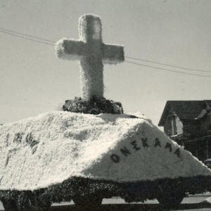 Trimmed Vintage Photo - "Festive Faith" - Parade Float Cross - 182