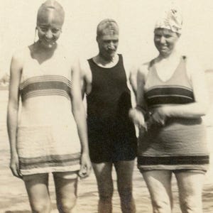 Fotografía antigua - &quot;Disfrutando del mar&quot; - 192
