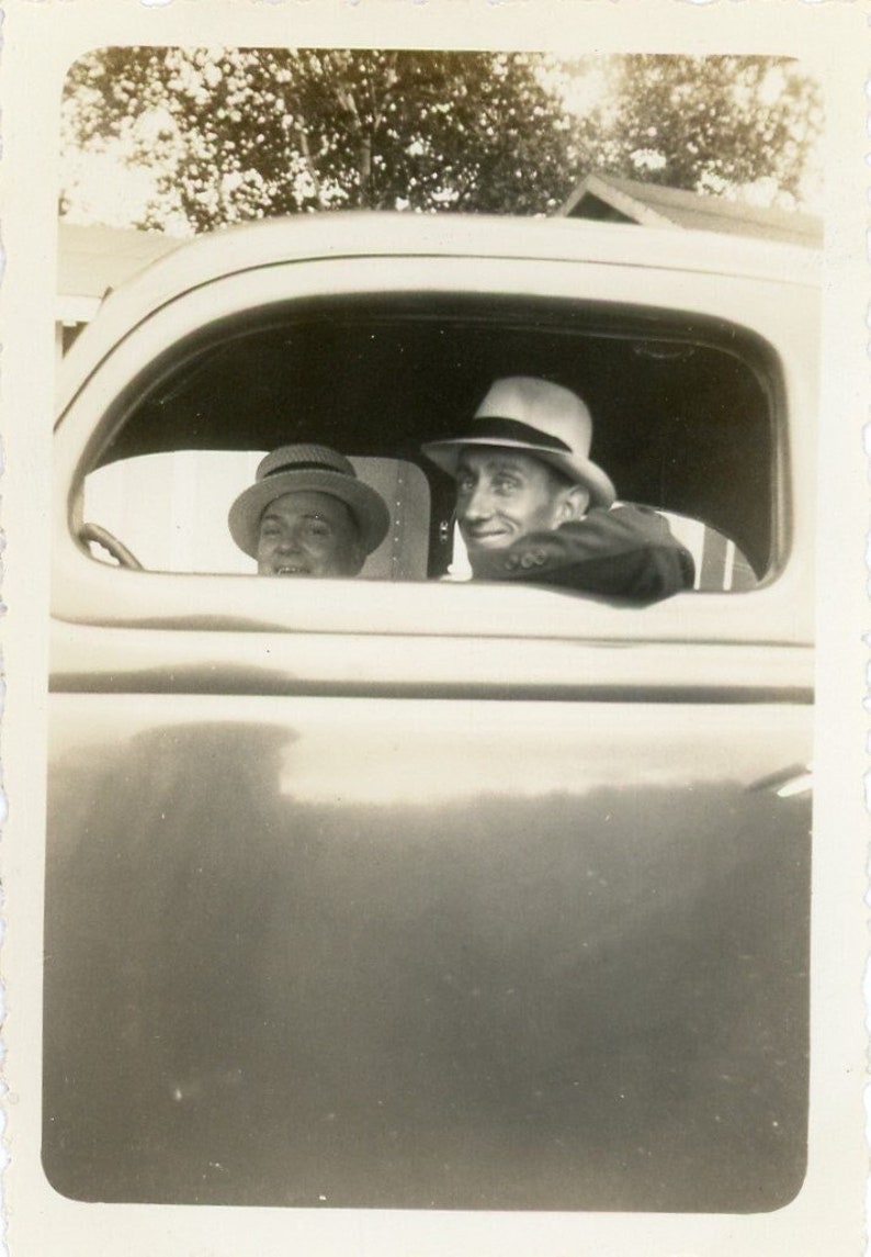 Photo d'époque Once Upon a Goofy Roadtrip Homme homme assis à l'intérieur d'une voiture, transport, véhicule automobile 52 image 1