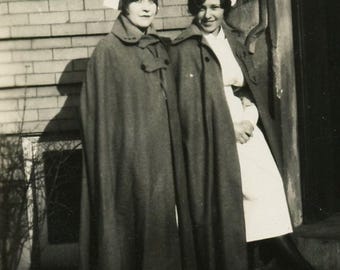 Instantánea fotográfica vintage - "Las enfermeras de la mañana" - Mujeres con uniforme, hospital, pronta recuperación - 23