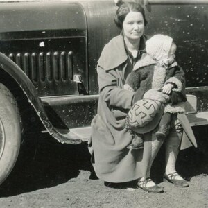 1926年のアンティーク写真 - 「泥だらけの車輪」 - 旅する母子、自動車輸送車両、ロードトリップの思い出 - 142