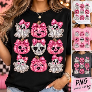 Può includere: Una t-shirt nera con una griglia di nove illustrazioni grafiche. Il design include fantasmi bianchi e zucche rosa, tutti decorati con fiocchi rosa. Un grafico centrale raffigura un teschio argentato con un fiocco rosa.