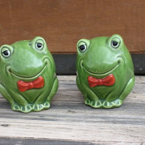 Vintage Frog Salt & Pepper Shakers, Frogs with Red Bow Ties, Whimsical Retro Kitchen Décor, Made in Japan, Excellent Like New Condition