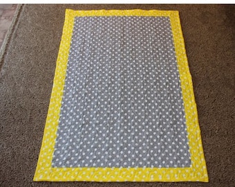 yellow and gray quilt pale yellow modern quilt throw quilt gray yellow polka dot design bed lap grey and yellow quilt etsy yellow and gray quilt pale yellow modern quilt throw quilt gray yellow polka dot design bed lap grey and yellow quilt etsy