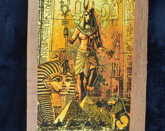 翼のある女神イシス、エジプトの象形文字のテキスト、手作りのエジプト