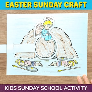 Può includere: Una pagina da colorare per un lavoretto della domenica di Pasqua. L'immagine presenta un disegno di un angelo seduto su una roccia, con due guardie addormentate sotto. Il testo "EASTER SUNDAY CRAFT" e "KIDS SUNDAY SCHOOL ACTIVITY" sono in alto e in basso.