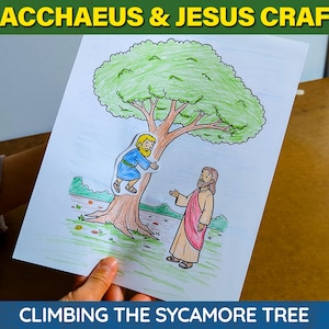 Puede incluir: Una colorida ilustración que representa una escena bíblica. Un hombre con una túnica azul trepa a un árbol, mientras que otro hombre con una túnica está de pie debajo. El texto "Zacchaeus & Jesus Craft" y "Climbing the Sycamore Tree" son visibles.