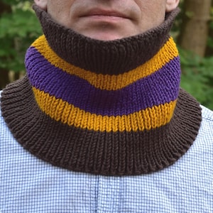 Handmade Merino Wool Color Block Neck Warmer: Unisex Knitted Snood
