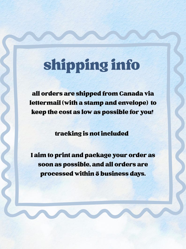 Puede incluir: Fondo azul claro con un borde decorativo y el texto "shipping info". El texto explica que los pedidos se env&iacute;an desde Canad&aacute; por correo postal para mantener bajos los costos, sin seguimiento, y se procesan en 5 d&iacute;as h&aacute;biles.
