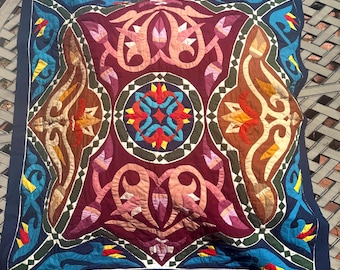 Fodera per cuscino da pavimento egiziana ricamata a mano (design blu navy e colorato)