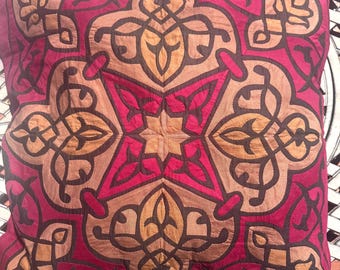 Funda de cojín de suelo egipcia bordada a mano (diseño burdeos y marrón)