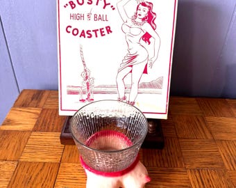 1940年代のバストを強調したハイボールコースターセット、箱入り、ゴム製「おっぱい」コースター、ヴィンテージ風、際どいバーウェアギフト、面白いジョークグッズ、レトロカクテルコレクターズアイテム