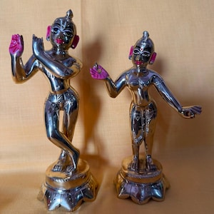 7 tum/17 cm Radha Krishna-staty i mässing | Handgjord hinduisk gudadol | Vintage Krishna-staty | Tempeldekoration för hemmet, andlig gåva i Vrindavan