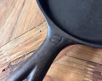 Rare GRISWOLD #2 Large Block Logo Cast Iron Skillet Frying Pan 703 Sits Flat