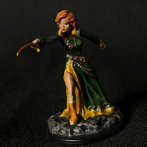 Hand Painted Female Human Wizard Sorcerer DnD Mini (Dungeons and Dragons TTRPG Pathfinder Mini 1:64)